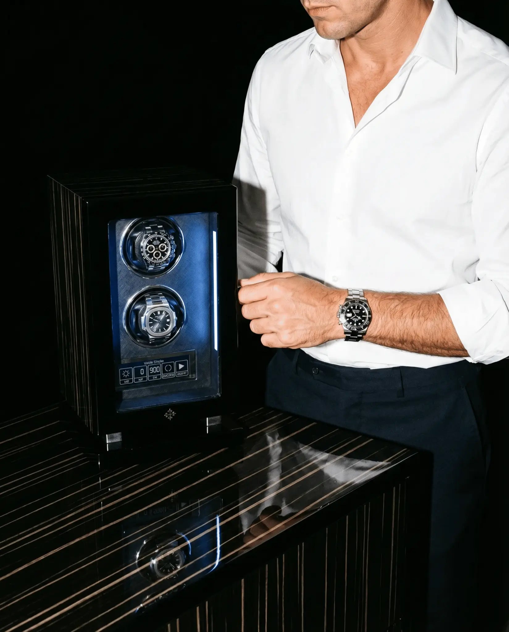homme-remontoir-montre-automatique-2-montres