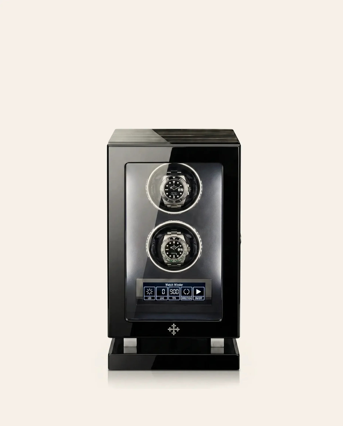 Remontoir montre automatique Mercier & Fils Rivoli II finition ébène brillant, vue de face, éclairage LED allumé, avec Rolex GMT-Master II et Rolex Submariner
