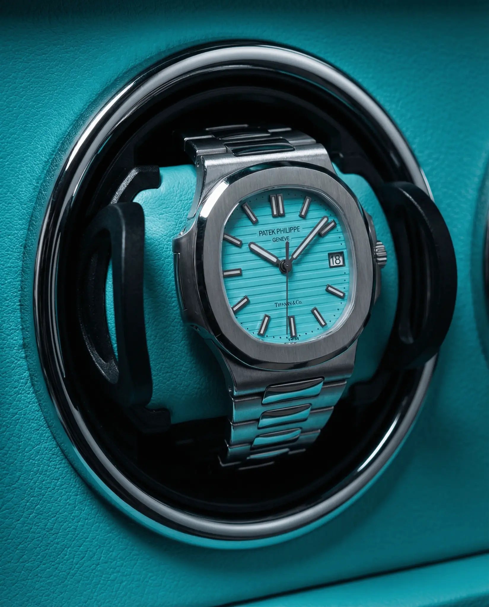 Patek Philippe Nautilus sur remontoir Mercier & Fils — coffre-fort Tiphaine bleu